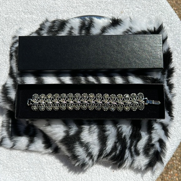 Never Worn Vintage Bracelet - Picture 1 of 3